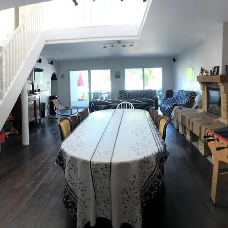 Casa vacanze Grand Avec Piscine, Cheminée Et Terrasse Près De Lunéville, Idéal Pour Familles Et Groupes - Fr-1-584-84 Athienville